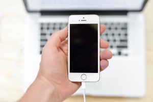 apple-blur-cellphone-270666